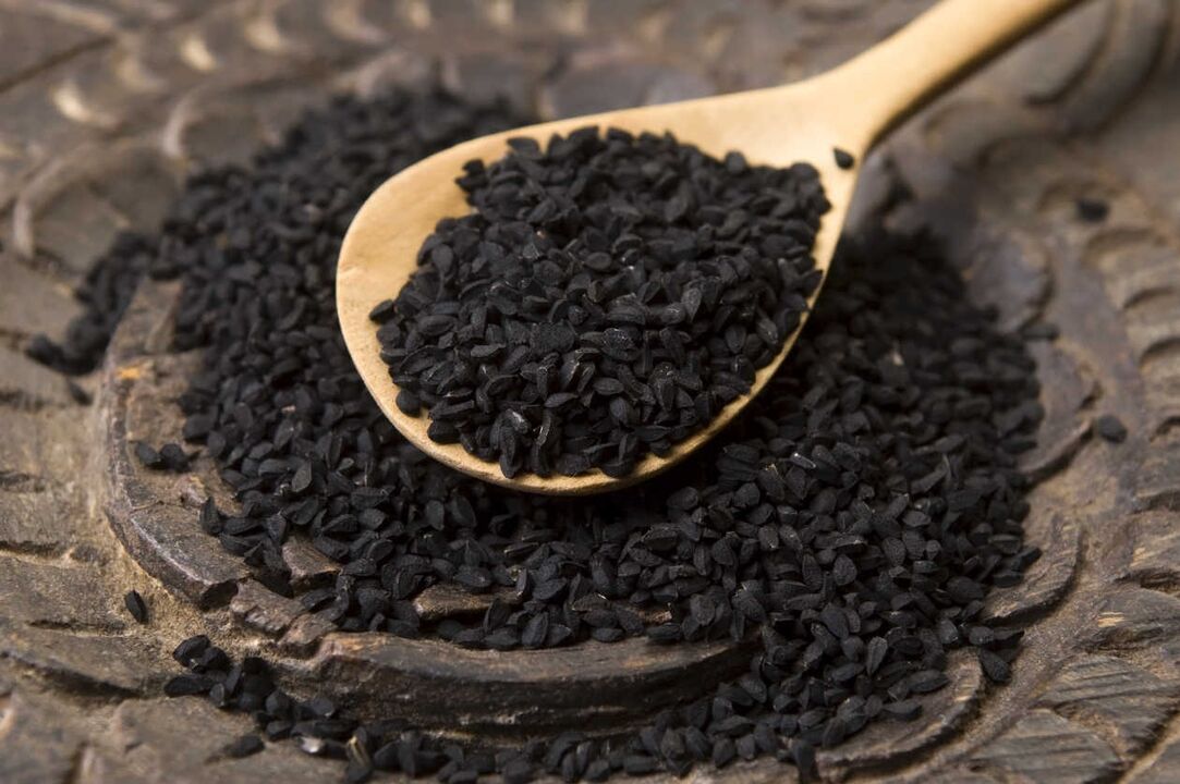 Per distruggere i parassiti, devi mangiare un cucchiaio di semi di cumino nero a stomaco vuoto. 